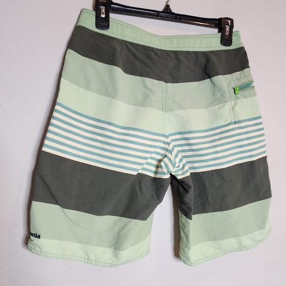 Patagonia Boys 16 board shorts green blue stripe - Picture 6 of 16